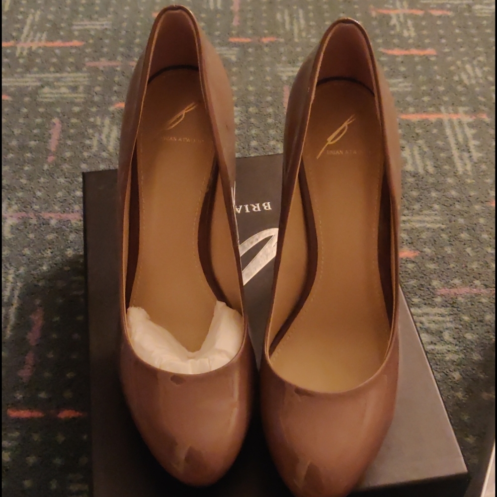 Brian Atwood taupe pumps!